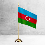 Настольный флаг Азербайджана на разных вариантах подставок