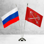 Настольные флаги России и Тулы на разных вариантах подставок