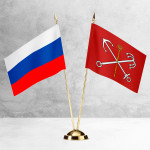 Настольные флаги России и Тулы на разных вариантах подставок