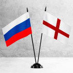 Настольные флаги России и Англии на разных вариантах подставок