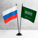 Настольные флаги России и Саудовской Аравии