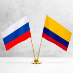 Настольные флаги России и Колумбии
