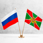 Настольные флаги России и Пограничных войск на разных вариантах подставок