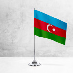 Настольный флаг Азербайджана на разных вариантах подставок