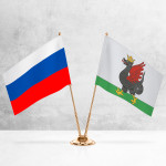 Настольные флаги России и Казани на разных вариантах подставок
