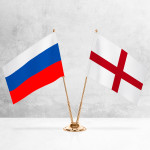 Настольные флаги России и Англии на разных вариантах подставок