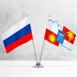Настольные флаги России и Сочи на разных вариантах подставок