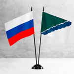 Настольные флаги России и Новосибирска на разных вариантах подставок