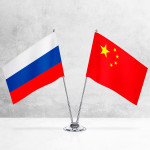 Настольные флаги России и Китая на разных вариантах подставок