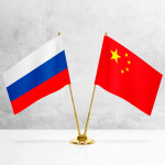 Настольные флаги России и Китая на разных вариантах подставок