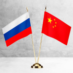 Настольные флаги России и Китая на разных вариантах подставок
